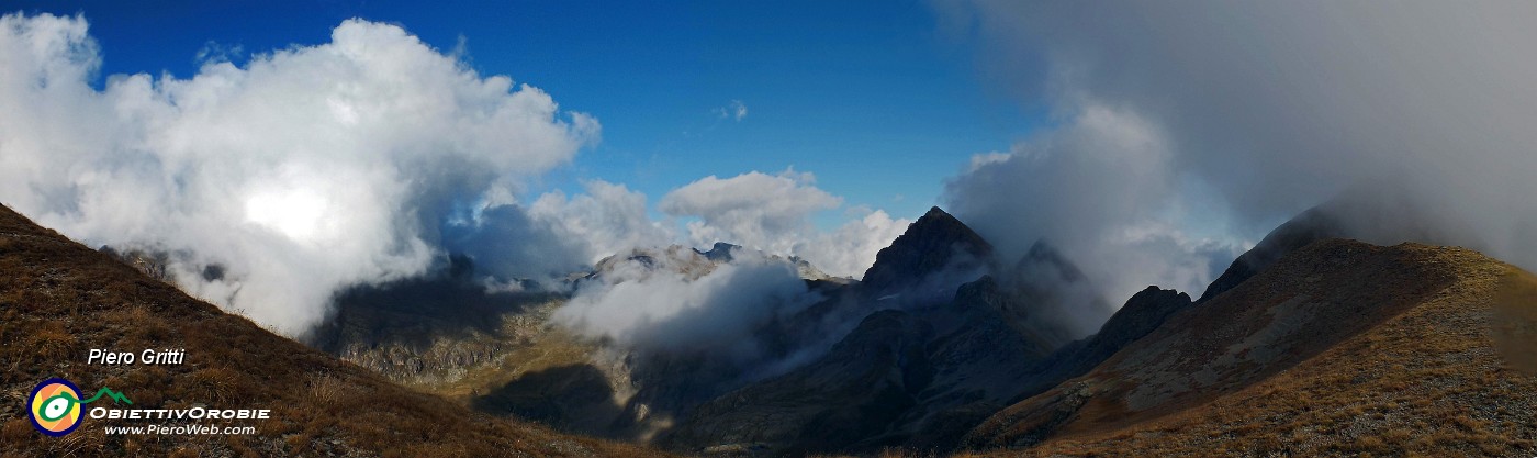 89 Vista sul percorso fatto tra Monte Aviasco e Pizzo Farno.jpg